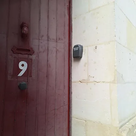 Victor Hugo - Hyper Centre 2 * Saintes