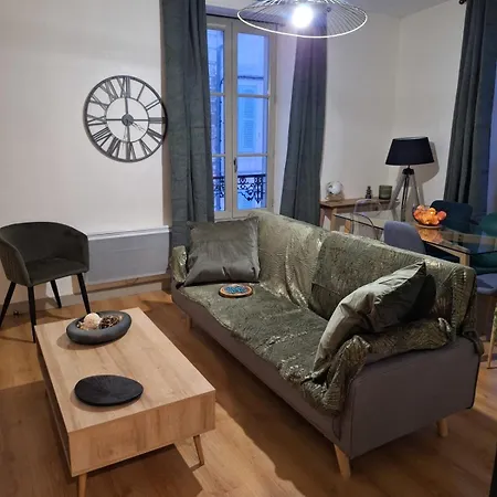 Victor Hugo - Hyper Centre 2 * Saintes