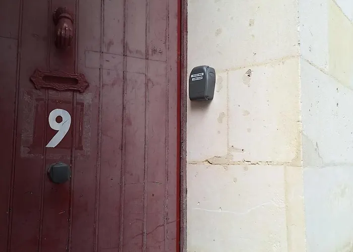 Victor Hugo - Hyper Centre 2 * Saintes