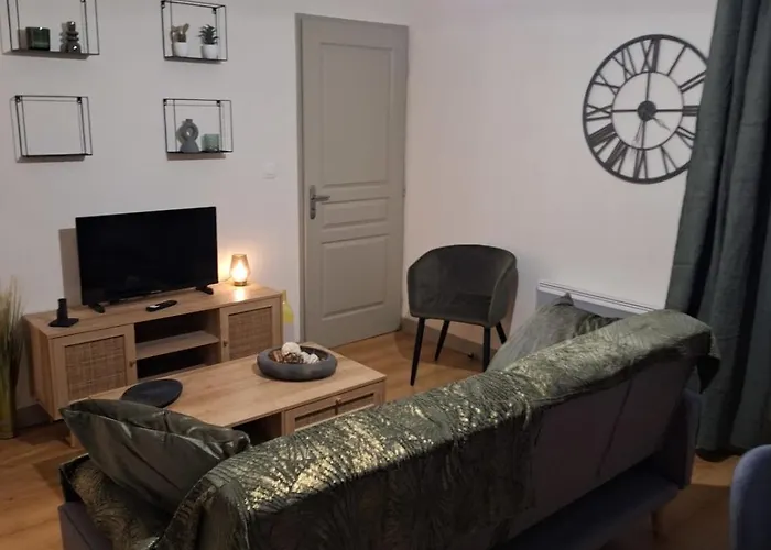 Victor Hugo - Hyper Centre 2 * Saintes