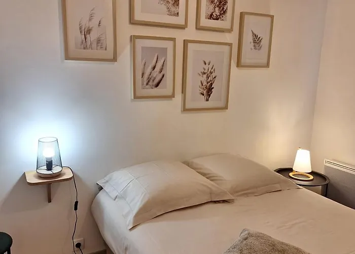 Victor Hugo - Hyper Centre 2 * Saintes