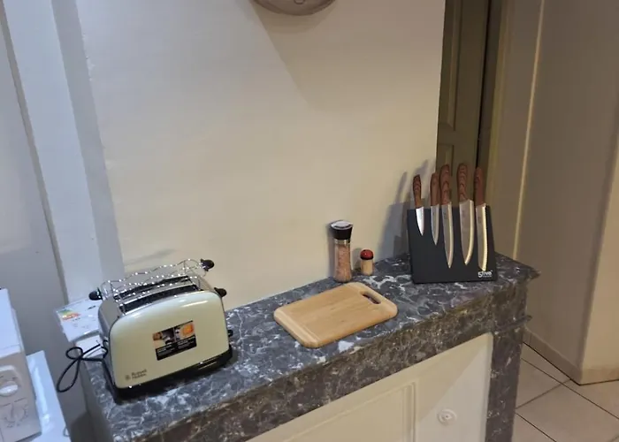 Victor Hugo - Hyper Centre 2 * Saintes